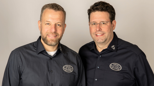 Upländer holt langjährigen Savencia-Manager in die Geschäftsführung - Tobias Kleinsorge (l.) und Stefan Weiler (r.), Geschäftsführer der Upländer Bauernmolkerei - Quelle: Upländer Bauernmolkerei